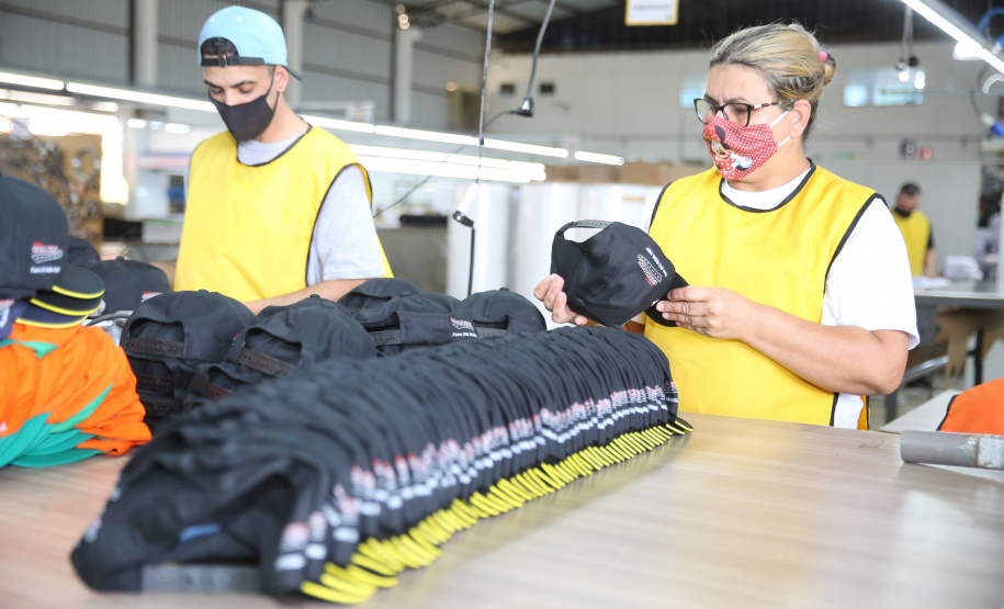 FEITO NO PARANA - Apucarana Capital do Bone. Empresa B2 Brindes.05/10/2020 - Foto: Geraldo Bubniak/AEN