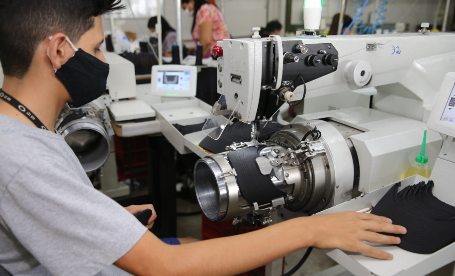 FEITO NO PARANA - Apucarana Capital do Bone.Blue Ocean Confecções em Apucarana05/10/2020 - Foto: Geraldo Bubniak/AEN