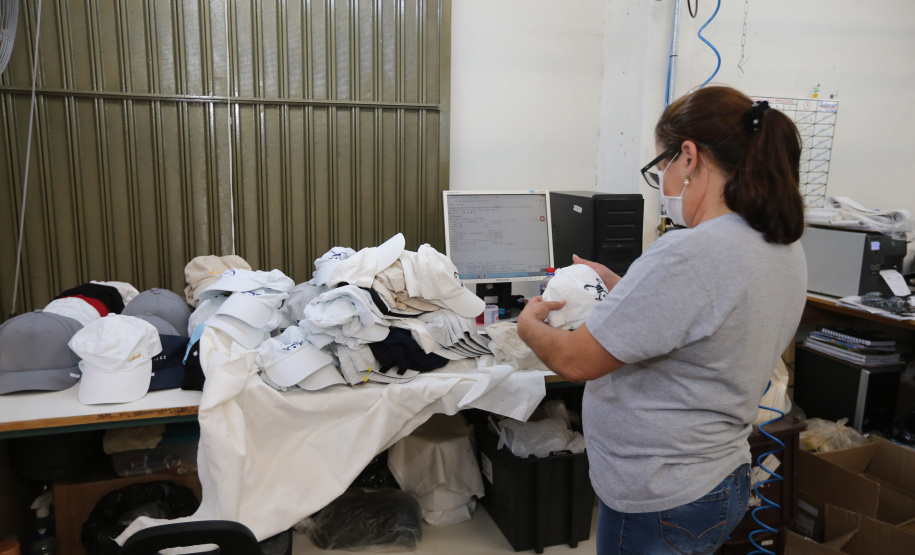 FEITO NO PARANA - Apucarana Capital do Bone.Blue Ocean Confecções em Apucarana05/10/2020 - Foto: Geraldo Bubniak/AEN
