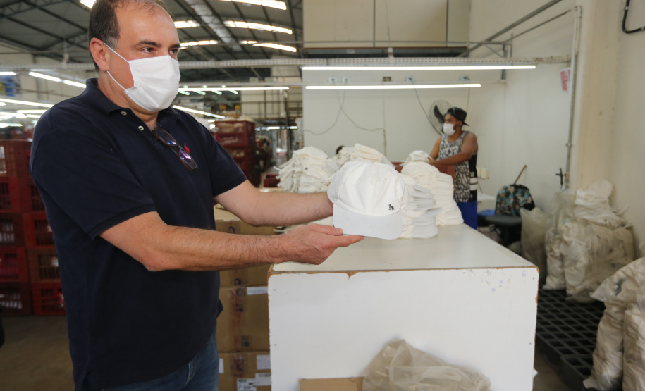 FEITO NO PARANA - Apucarana Capital do Bone.Blue Ocean Confecções em Apucarana - Diretor  Adeli Garcia Junior. 05/10/2020 - Foto: Geraldo Bubniak/AEN