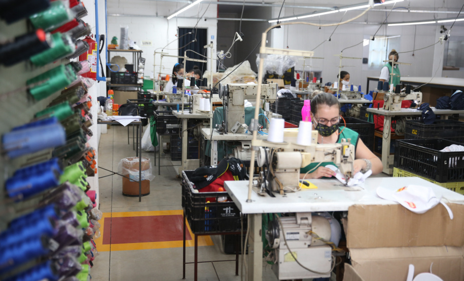 FEITO NO PARANA - Apucarana Capital do Bone. Empresa B2 Brindes.05/10/2020 - Foto: Geraldo Bubniak/AEN