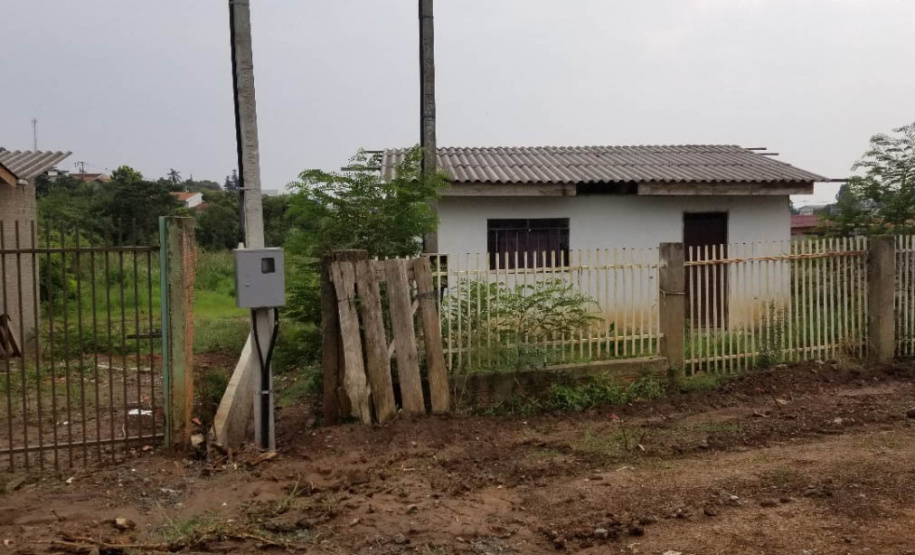 Três empreendimentos habitacionais em construção em Prudentópolis, na região Centro-Sul do estado, foram vistoriados pela equipe técnica da Cohapar e prefeitura nesta semana. As obras estão localizadas na Vila Torres (25 moradias), Vila Palmeira (40) e Vila Santana (89). Os investimentos somam R$ 12,5 milhões em recursos do próprio Governo do Estado e de um financiamento internacional obtido junto ao Banco Interamericano de Desenvolvimento.

Foto: Fábio Ortigara