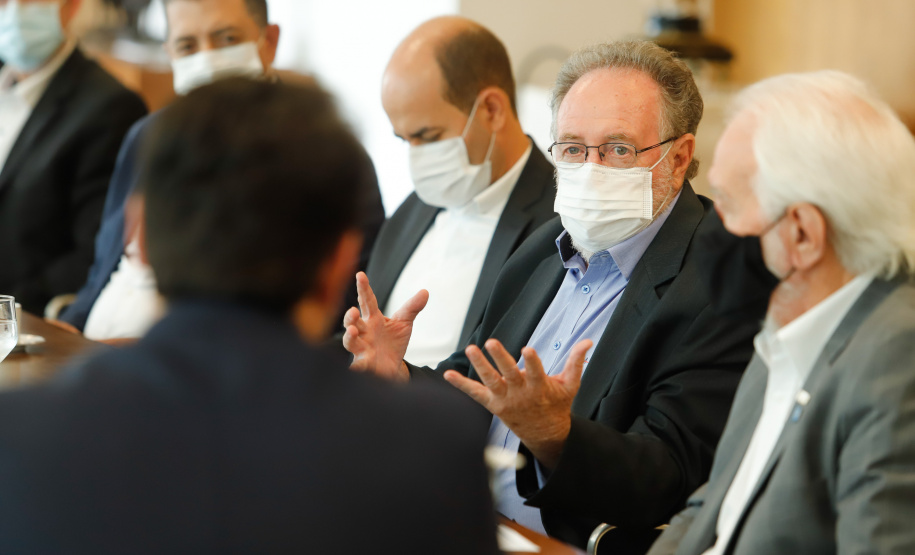 A Gelprime, empresa do grupo Vancouros, anunciou nesta terça-feira (20) um investimento de cerca de R$ 300 milhões em um complexo industrial em Ibiporã, no Norte do Paraná.  A assinatura do acordo com a Secretaria da Fazenda aconteceu no Palácio Iguaçu e contou com a participação do governador Carlos Massa Ratinho Junior e do presidente da empresa, Edson Vanzella Pereira de Souza.