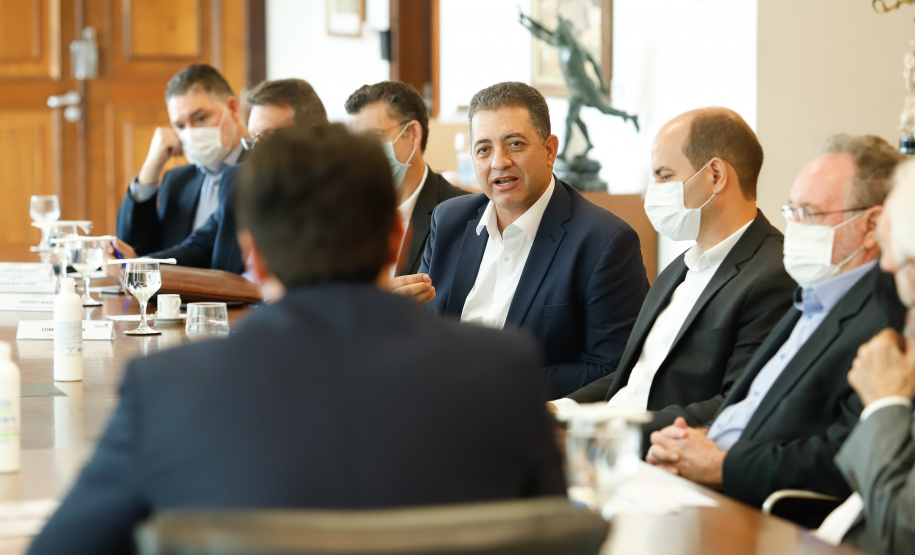 A Gelprime, empresa do grupo Vancouros, anunciou nesta terça-feira (20) um investimento de cerca de R$ 300 milhões em um complexo industrial em Ibiporã, no Norte do Paraná.  A assinatura do acordo com a Secretaria da Fazenda aconteceu no Palácio Iguaçu e contou com a participação do governador Carlos Massa Ratinho Junior e do presidente da empresa, Edson Vanzella Pereira de Souza.