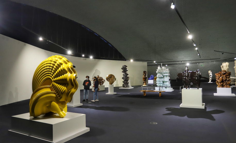 Depois de sete meses fechado, o Museu Oscar Niemeyer (MON) reabriu ao público na última sexta-feira (16), seguindo orientações de segurança determinadas pela Secretaria Estadual de Saúde. A programação virtual do #monemcasa, entretanto, continua acontecendo por meio de oficinas, mediações, quizzes e lives. Foto: José Fernando Ogura/AEN