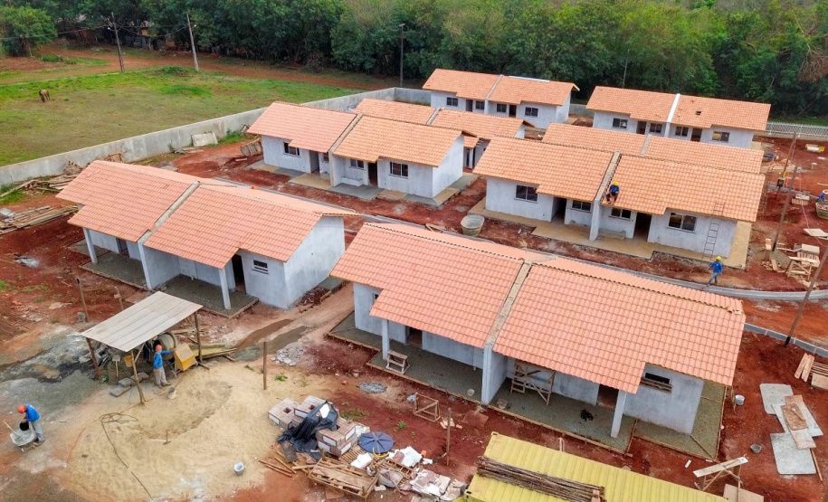 A Cohapar publicou nesta segunda-feira (19) o Manual de Gestão e Fiscalização de Obras sob a responsabilidade da empresa. O material traz conteúdos com orientações detalhadas aos engenheiros, arquitetos e técnicos da companhia que atuam como gestores e fiscais dos projetos de construção e reforma de casas populares, instalação de infraestrutura, urbanização e recuperação ambiental. Foto: José Fernando Ogura/AEN