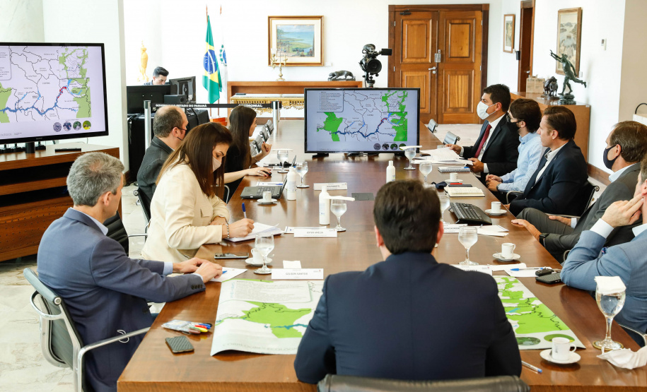 A Companhia de Saneamento do Paraná (Sanepar) e a Coordenação da Região Metropolitana de Curitiba (Comec) apresentaram ao governador Carlos Massa Ratinho Junior, nesta terça-feira (20), um projeto de preservação ambiental ao longo do trecho do Rio Iguaçu que corta a Região Metropolitana de Curitiba (RMC).