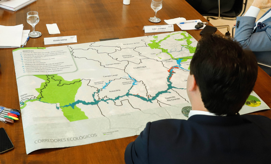 A Companhia de Saneamento do Paraná (Sanepar) e a Coordenação da Região Metropolitana de Curitiba (Comec) apresentaram ao governador Carlos Massa Ratinho Junior, nesta terça-feira (20), um projeto de preservação ambiental ao longo do trecho do Rio Iguaçu que corta a Região Metropolitana de Curitiba (RMC).