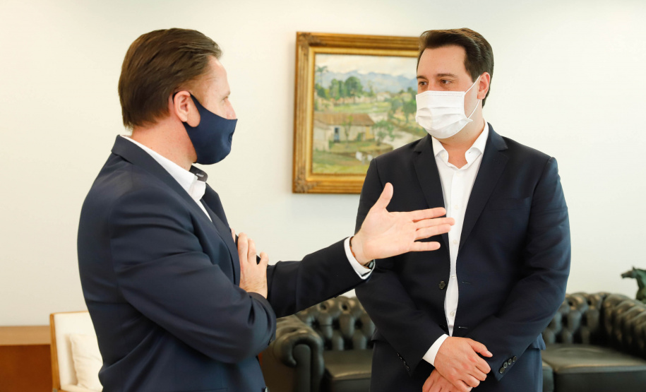 A Companhia de Saneamento do Paraná (Sanepar) e a Coordenação da Região Metropolitana de Curitiba (Comec) apresentaram ao governador Carlos Massa Ratinho Junior, nesta terça-feira (20), um projeto de preservação ambiental ao longo do trecho do Rio Iguaçu que corta a Região Metropolitana de Curitiba (RMC).