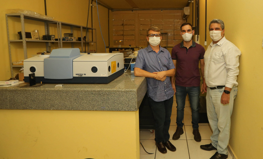 Curso Goioere A Universidade Estadual de Maringá (UEM) anunciou a implantação do novo curso de Física Médica, no Câmpus de Goioerê, com oferta 40 vagas, com duração de quatro anos.   Na foto, Ronaldo Celso Viscovini, coordenador-adjunto do curso de Física , Robson Ferrari Muniz, coordenador curso de Físicae o diretor do campus,  Gilson dos Santos Croscato.15/10/2020 - Foto: Geraldo Bubniak/AEN