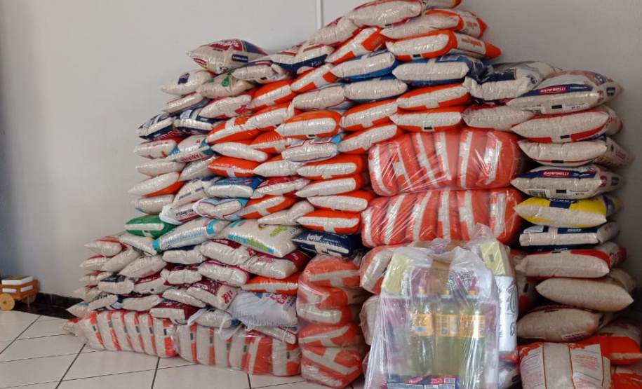 Campanha em prol do Hospital do Câncer de Londrina chega a 6 toneladas de alimentos. Foto:SEED
