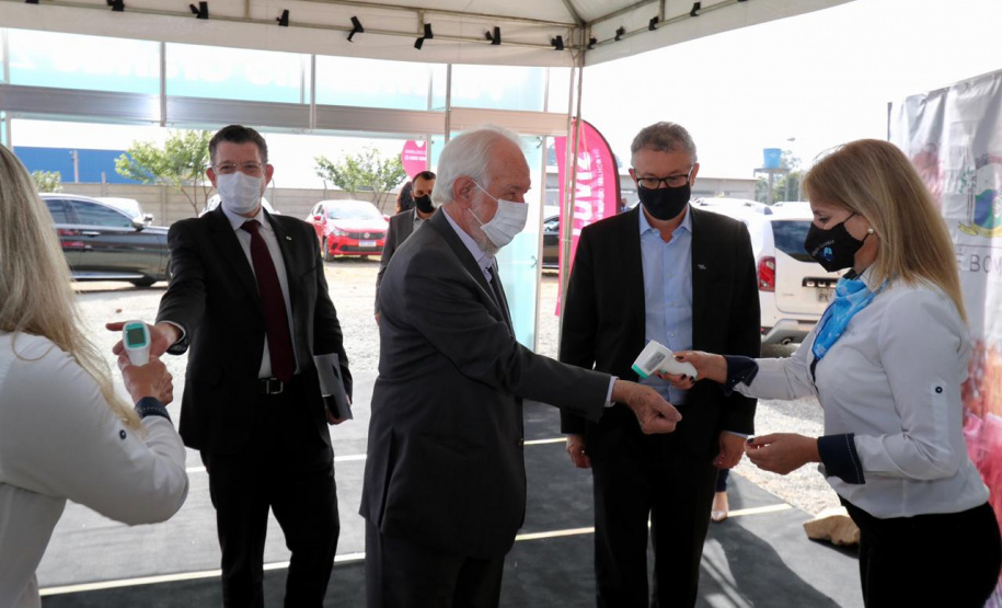 Promovido pela Invest Paraná, rodada de negócios reúne quem compra e quem vende produtos e serviços no município para facilitar investimentos que gerem emprego e renda. Participam 25 empresas âncoras e 75 pequenas empresas.

Foto: Camila Tonett.