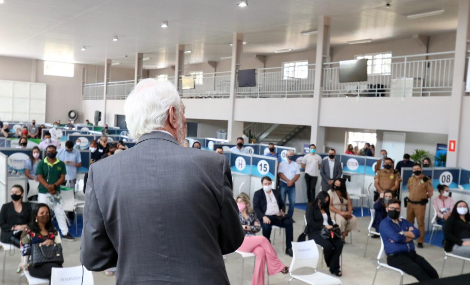 Promovido pela Invest Paraná, rodada de negócios reúne quem compra e quem vende produtos e serviços no município para facilitar investimentos que gerem emprego e renda. Participam 25 empresas âncoras e 75 pequenas empresas.

Foto: Camila Tonett.