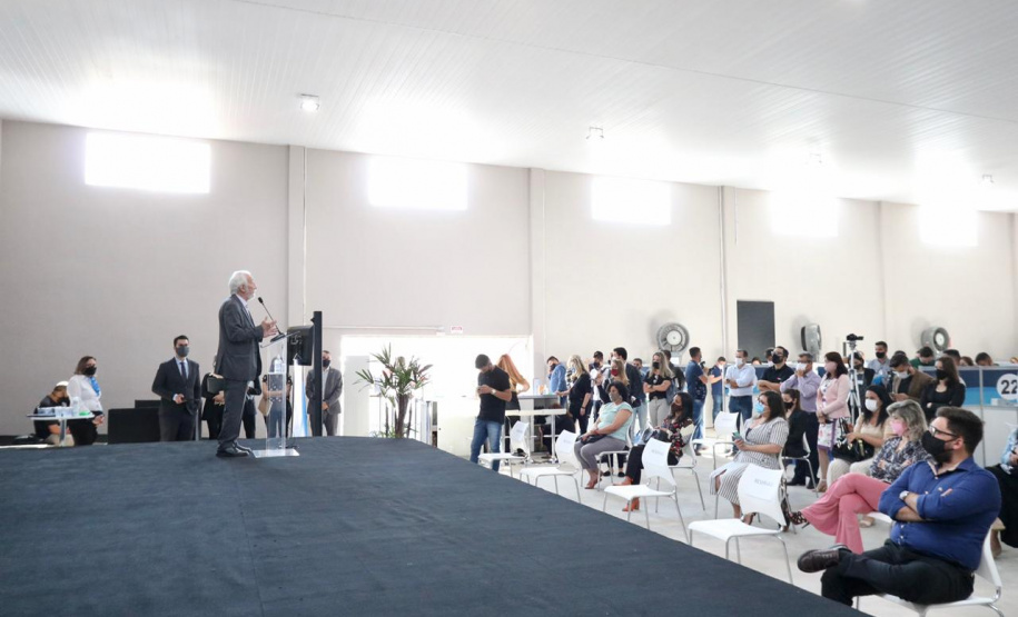 Promovido pela Invest Paraná, rodada de negócios reúne quem compra e quem vende produtos e serviços no município para facilitar investimentos que gerem emprego e renda. Participam 25 empresas âncoras e 75 pequenas empresas.

Foto: Camila Tonett.