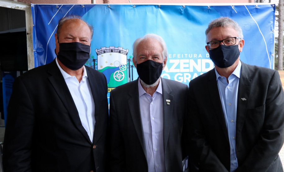 Promovido pela Invest Paraná, rodada de negócios reúne quem compra e quem vende produtos e serviços no município para facilitar investimentos que gerem emprego e renda. Participam 25 empresas âncoras e 75 pequenas empresas.

Foto: Camila Tonett.