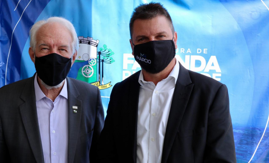 Promovido pela Invest Paraná, rodada de negócios reúne quem compra e quem vende produtos e serviços no município para facilitar investimentos que gerem emprego e renda. Participam 25 empresas âncoras e 75 pequenas empresas.

Foto: Camila Tonett.