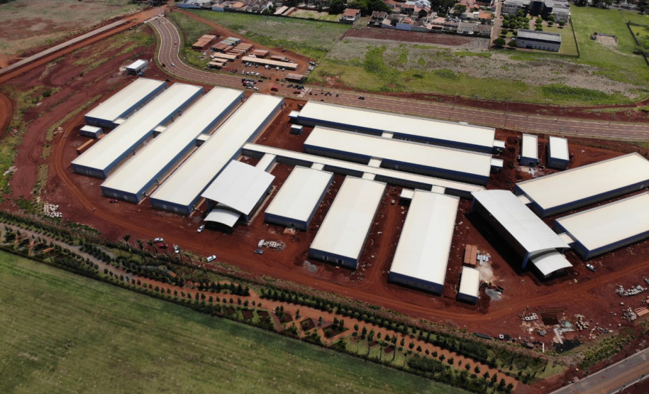 O governador Carlos Massa Ratinho Junior destacou nesta quinta-feira (22) dois importantes projetos que vão impulsionar a área de saúde em Maringá e na região Noroeste. Ele esteve nas obras do Hospital da Criança, uma unidade de 164 leitos que está sendo construído com recursos do Governo do Estado, governo federal e Organização Mundial da Família (OMF).