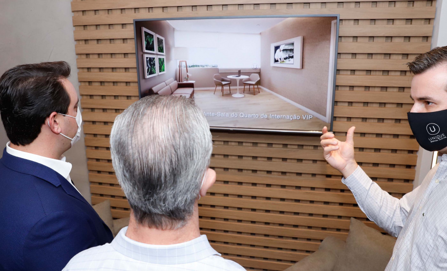 Governador Carlos massa Ratinho Junior participa do lançamento da pedra fundamental da Unique Medical