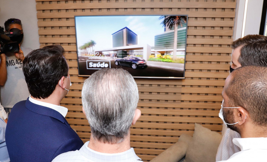 Governador Carlos massa Ratinho Junior participa do lançamento da pedra fundamental da Unique Medical