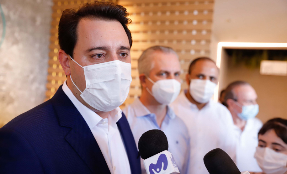 Governador Carlos massa Ratinho Junior participa do lançamento da pedra fundamental da Unique Medical