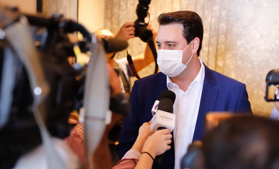 Governador Carlos massa Ratinho Junior participa do lançamento da pedra fundamental da Unique Medical