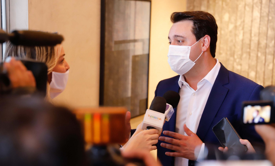 Governador Carlos massa Ratinho Junior participa do lançamento da pedra fundamental da Unique Medical