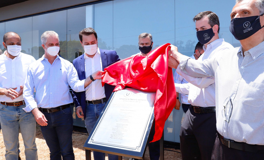 Governador Carlos massa Ratinho Junior participa do lançamento da pedra fundamental da Unique Medical