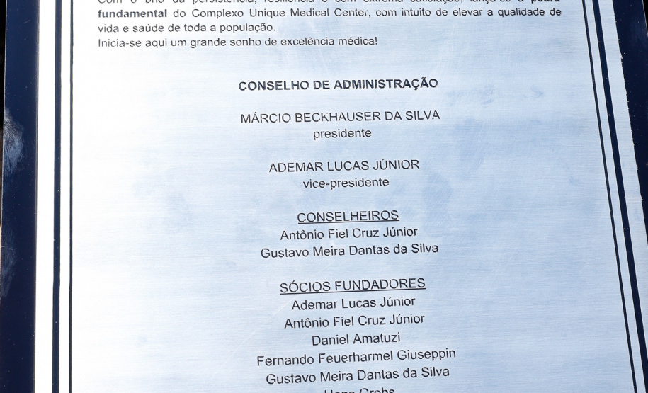Governador Carlos massa Ratinho Junior participa do lançamento da pedra fundamental da Unique Medical