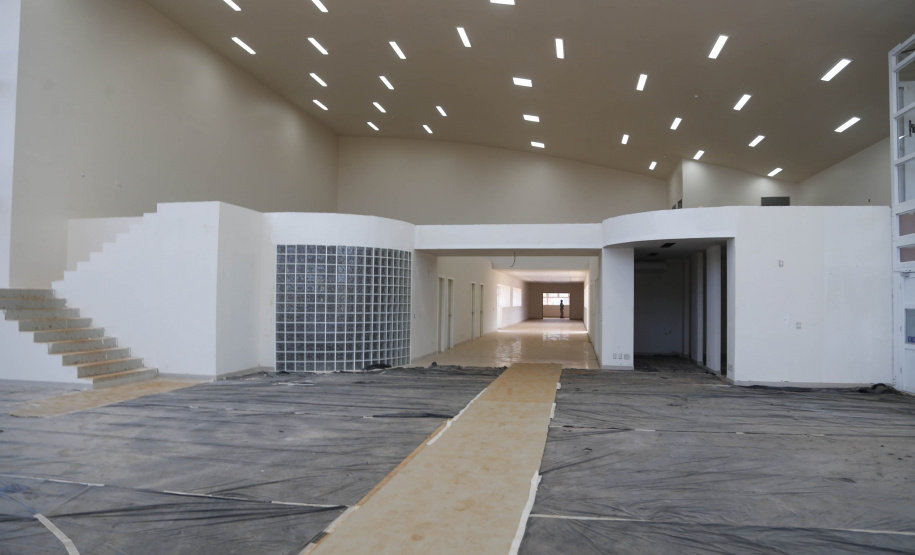 O governador Carlos Massa Ratinho Junior destacou nesta quinta-feira (22) dois importantes projetos que vão impulsionar a área de saúde em Maringá e na região Noroeste. Ele esteve nas obras do Hospital da Criança, uma unidade de 164 leitos que está sendo construído com recursos do Governo do Estado, governo federal e Organização Mundial da Família (OMF).
Foto Gilson Abreu