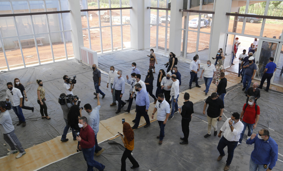 O governador Carlos Massa Ratinho Junior destacou nesta quinta-feira (22) dois importantes projetos que vão impulsionar a área de saúde em Maringá e na região Noroeste. Ele esteve nas obras do Hospital da Criança, uma unidade de 164 leitos que está sendo construído com recursos do Governo do Estado, governo federal e Organização Mundial da Família (OMF).
Foto Gilson Abreu