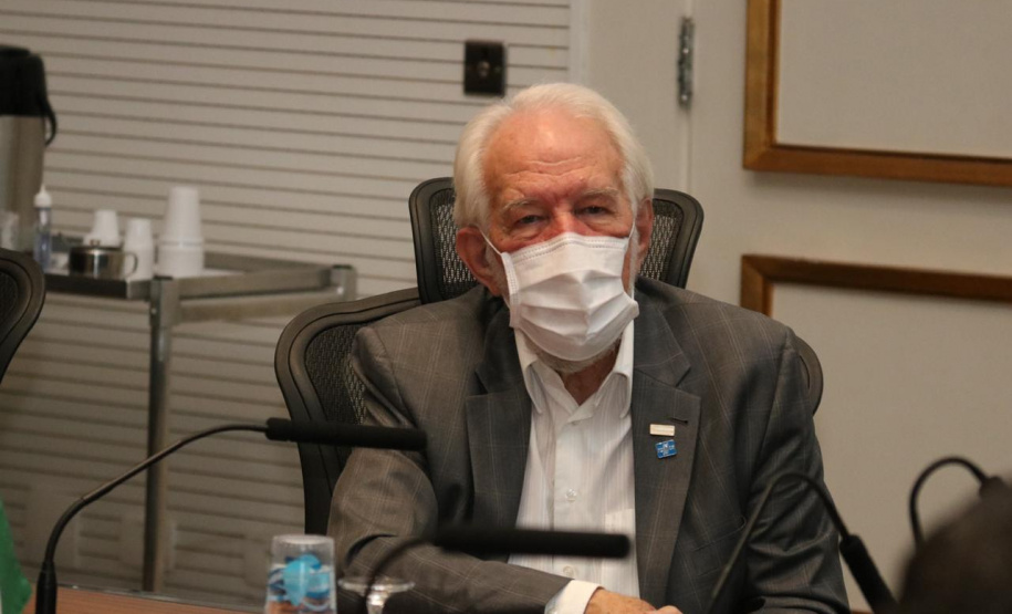 O Governo do Paraná quer atrair mais investimentos produtivos para os municípios, a fim de incrementar a oferta de emprego e renda localmente, segundo afirmou o vice-governador Darci Piana ao participar, nesta quinta-feira (22) do Fórum Invest. O evento foi online e apresentou a prefeitos e secretários municipais, as ações da Invest Paraná, agência estadual responsável pela prospecção de novos negócios e atração de empresas. Foto: Camila Tonett