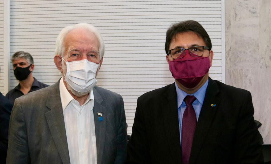 O Governo do Paraná quer atrair mais investimentos produtivos para os municípios, a fim de incrementar a oferta de emprego e renda localmente, segundo afirmou o vice-governador Darci Piana ao participar, nesta quinta-feira (22) do Fórum Invest. O evento foi online e apresentou a prefeitos e secretários municipais, as ações da Invest Paraná, agência estadual responsável pela prospecção de novos negócios e atração de empresas. Foto: Camila Tonett