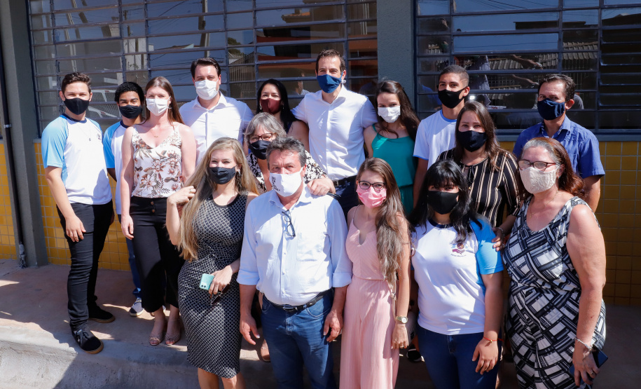 A retomada das aulas presenciais será ainda mais especial para os alunos do Colégio Estadual Novo Horizonte, em Campo Mourão, no Centro-Oeste do Paraná. A data ainda não está certa, mas quando retornarem, os estudantes terão um espaço novinho, maior e mais moderno. Nesta quinta-feira (22), o governador Carlos Massa Ratinho Junior esteve na cidade para inaugurar a nova sede da escola.