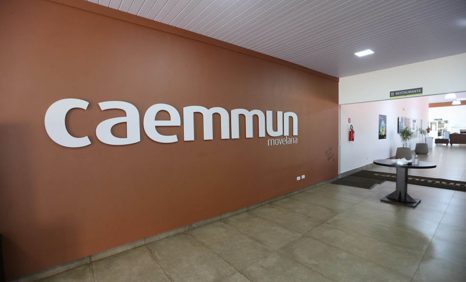 FEITA NO PARANA - Grupo Munhoz Caetano, holding do segmento moveleiro, que produz móveis seriados para o segmento de sala de estar.  A Caemmun Movelaria está sediada em Arapongas, um dos maiores polos moveleiros do país. Na foto fabrica da Filial Sabáudia. 06/10/2020 - Foto: Geraldo Bubniak/AEN