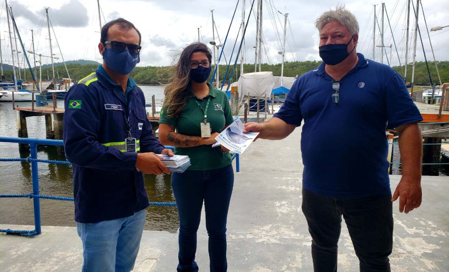 O cuidado com animais marinhos que vivem na área dos portos de Paranaguá e Antonina é o tema de uma nova campanha da Portos do Paraná. A empresa pública, em conjunto com a Cia Ambiental, desenvolveu uma cartilha para orientar embarcações sobre como agir ao encontrar grupos de botos-cinza durante a navegação.
