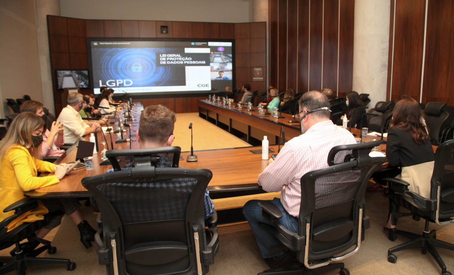 O secretário estadual da Comunicação e da Cultura, João Debiasi, e o controlador-geral do Estado, Raul Siqueira, promoveram nesta sexta-feira (23) um encontro virtual com todos os jornalistas do Governo do Estado para discutir a Lei Geral de Proteção de Dados (LGPD) e suas particularidades.Foto: Ari Dias/AEN.