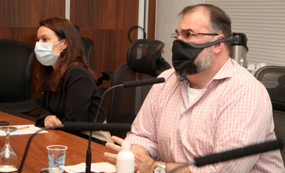 O secretário estadual da Comunicação e da Cultura, João Debiasi, e o controlador-geral do Estado, Raul Siqueira, promoveram nesta sexta-feira (23) um encontro virtual com todos os jornalistas do Governo do Estado para discutir a Lei Geral de Proteção de Dados (LGPD) e suas particularidades.Foto: Ari Dias/AEN.