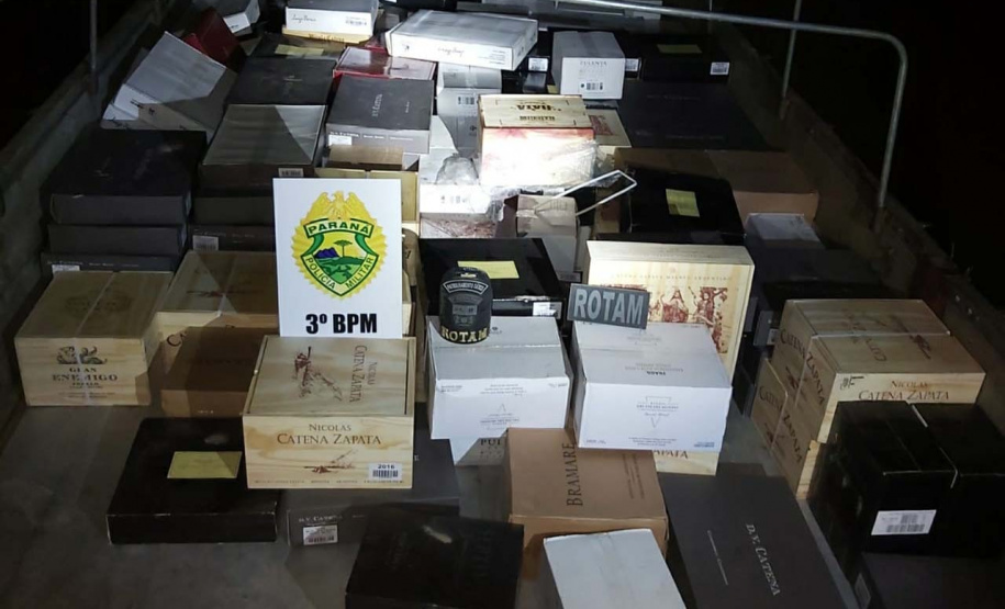 A terceira edição da Operação Metrópolis do 5º Comando Regional da PM (5º CRPM), no Oeste e Sudoeste do estado, terminou nesta quinta-feira (22/10) com 218 presos, 7,7 toneladas de maconha, 42 armas de fogo e R$ 129.120,00 apreendidos. Já o balanço total das três edições aponta um prejuízo de R$ 25 milhões ao crime organizado graças as apreensões de drogas, armas, veículos e contrabando.
 Foto:SESP