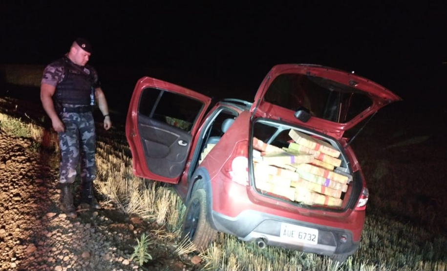 A terceira edição da Operação Metrópolis do 5º Comando Regional da PM (5º CRPM), no Oeste e Sudoeste do estado, terminou nesta quinta-feira (22/10) com 218 presos, 7,7 toneladas de maconha, 42 armas de fogo e R$ 129.120,00 apreendidos. Já o balanço total das três edições aponta um prejuízo de R$ 25 milhões ao crime organizado graças as apreensões de drogas, armas, veículos e contrabando.
 Foto:SESP