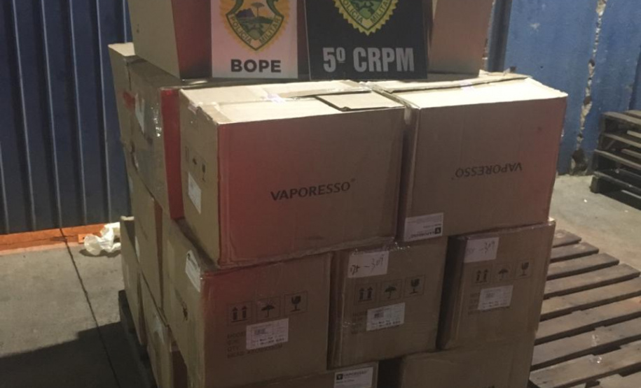 A terceira edição da Operação Metrópolis do 5º Comando Regional da PM (5º CRPM), no Oeste e Sudoeste do estado, terminou nesta quinta-feira (22/10) com 218 presos, 7,7 toneladas de maconha, 42 armas de fogo e R$ 129.120,00 apreendidos. Já o balanço total das três edições aponta um prejuízo de R$ 25 milhões ao crime organizado graças as apreensões de drogas, armas, veículos e contrabando.
 Foto:SESP