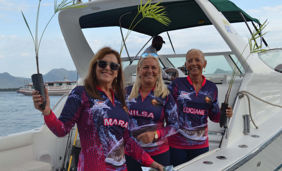 O Projeto Rio Vivo da Secretaria de Desenvolvimento Sustentável e do Turismo (Sedest) foi retomado no sábado (24), em Guaratuba, com o Festival Sul Brasileiro de Pesca. A iniciativa busca a preservação das bacias hidrográficas do Estado com o repovoamento de espécies de peixes nativos e o estímulo do turismo de atividades aquáticas.
Foto; Daniele Iachecen