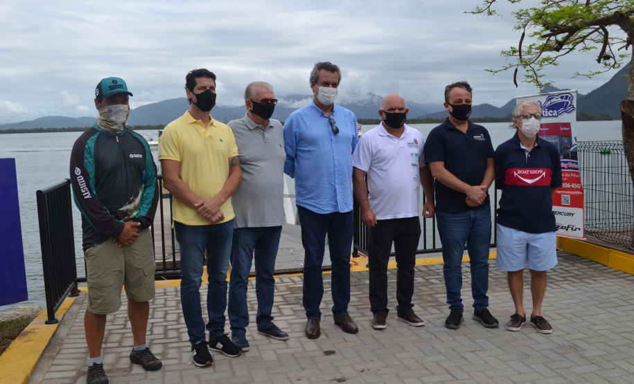 O Projeto Rio Vivo da Secretaria de Desenvolvimento Sustentável e do Turismo (Sedest) foi retomado no sábado (24), em Guaratuba, com o Festival Sul Brasileiro de Pesca. A iniciativa busca a preservação das bacias hidrográficas do Estado com o repovoamento de espécies de peixes nativos e o estímulo do turismo de atividades aquáticas.
Foto; Daniele Iachecen