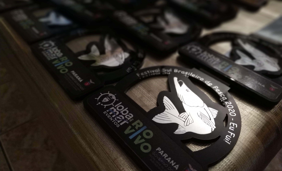 O Projeto Rio Vivo da Secretaria de Desenvolvimento Sustentável e do Turismo (Sedest) foi retomado no sábado (24), em Guaratuba, com o Festival Sul Brasileiro de Pesca. A iniciativa busca a preservação das bacias hidrográficas do Estado com o repovoamento de espécies de peixes nativos e o estímulo do turismo de atividades aquáticas.
Foto; Daniele Iachecen