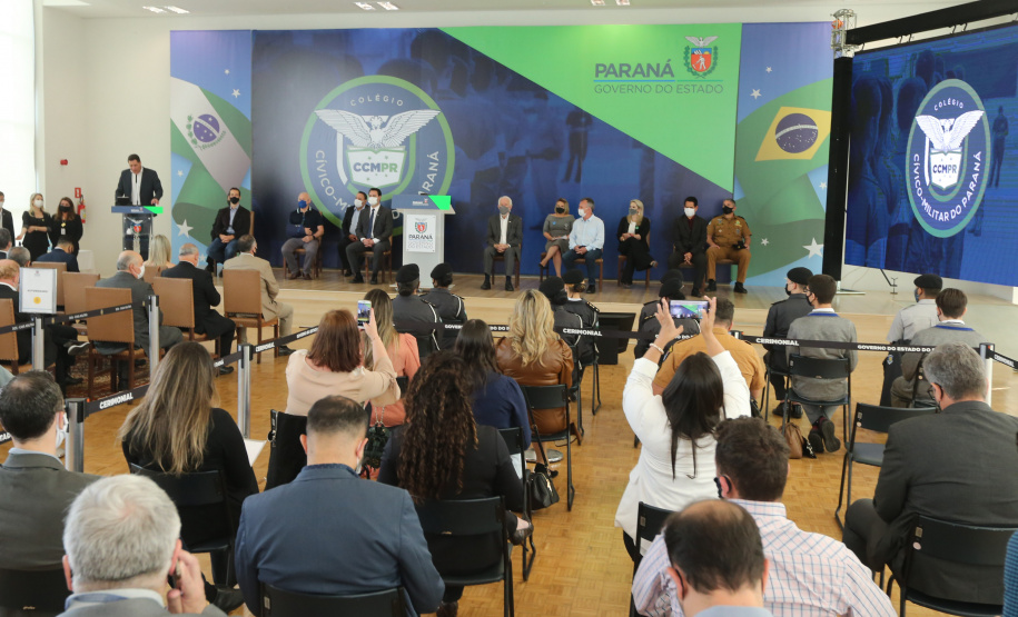 O governador Carlos Massa Ratinho Junior lança nesta segunda-feira (26) o programa de colégios cívico-militares do Estado. No mesmo ato  é assinada a regulamentação da lei que autorizou o projeto e anunciada a lista das cerca de 200 unidades beneficiadas nesse primeiro momento.   Curitiba, 26/09/2020. Foto: Geraldo Bubniak/AEN