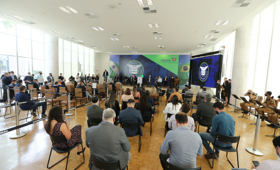 O governador Carlos Massa Ratinho Junior lança nesta segunda-feira (26) o programa de colégios cívico-militares do Estado. No mesmo ato  é assinada a regulamentação da lei que autorizou o projeto e anunciada a lista das cerca de 200 unidades beneficiadas nesse primeiro momento.   Curitiba, 26/09/2020. Foto: Geraldo Bubniak/AEN