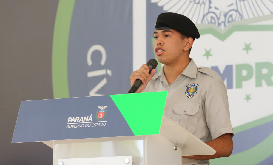 O governador Carlos Massa Ratinho Junior lança nesta segunda-feira (26) o programa de colégios cívico-militares do Estado. No mesmo ato  é assinada a regulamentação da lei que autorizou o projeto e anunciada a lista das cerca de 200 unidades beneficiadas nesse primeiro momento. Aluno Gabriel Scheuneman em depoimento.   Curitiba, 26/09/2020. Foto: Geraldo Bubniak/AEN