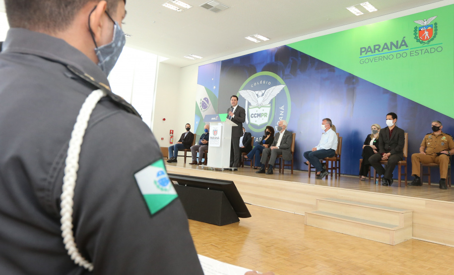 O governador Carlos Massa Ratinho Junior lança nesta segunda-feira (26) o programa de colégios cívico-militares do Estado. No mesmo ato  é assinada a regulamentação da lei que autorizou o projeto e anunciada a lista das cerca de 200 unidades beneficiadas nesse primeiro momento.   Curitiba, 26/09/2020. Foto: Geraldo Bubniak/AEN