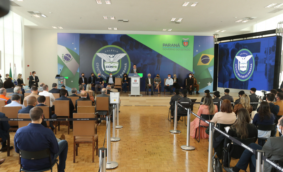 O governador Carlos Massa Ratinho Junior lança nesta segunda-feira (26) o programa de colégios cívico-militares do Estado. No mesmo ato  é assinada a regulamentação da lei que autorizou o projeto e anunciada a lista das cerca de 200 unidades beneficiadas nesse primeiro momento.   Curitiba, 26/09/2020. Foto: Geraldo Bubniak/AEN