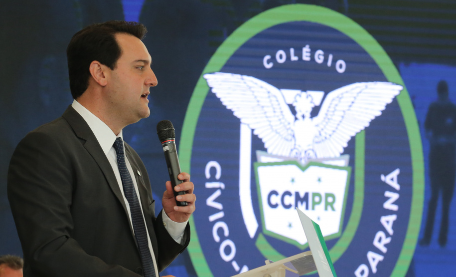 O governador Carlos Massa Ratinho Junior lança nesta segunda-feira (26) o programa de colégios cívico-militares do Estado. No mesmo ato  é assinada a regulamentação da lei que autorizou o projeto e anunciada a lista das cerca de 200 unidades beneficiadas nesse primeiro momento.   Curitiba, 26/09/2020. Foto: Geraldo Bubniak/AEN