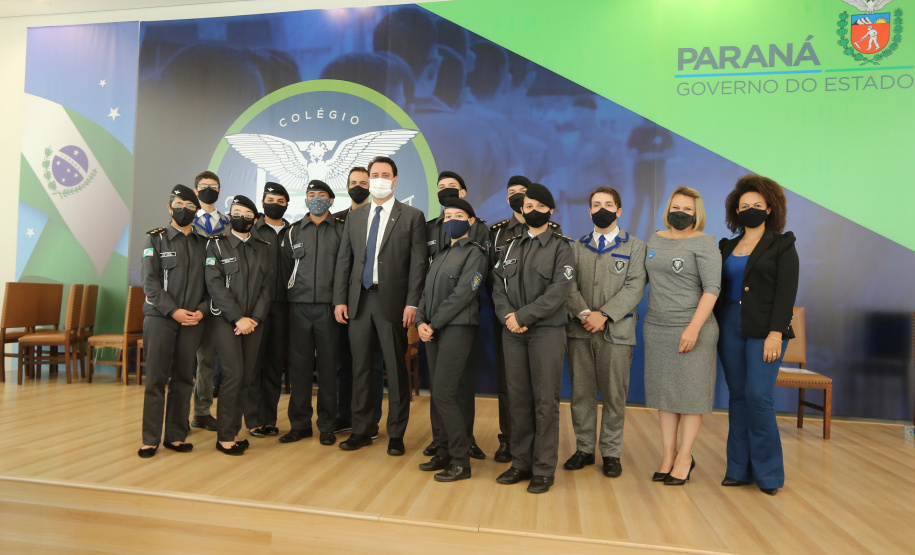 O governador Carlos Massa Ratinho Junior lança nesta segunda-feira (26) o programa de colégios cívico-militares do Estado. No mesmo ato  é assinada a regulamentação da lei que autorizou o projeto e anunciada a lista das cerca de 200 unidades beneficiadas nesse primeiro momento.   Curitiba, 26/09/2020. Foto: Geraldo Bubniak/AEN